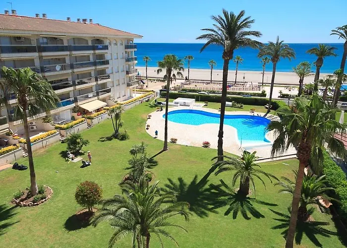 Uhc Los Flamencos Family Apartments